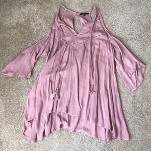 Women’s flowy top with shoulders cut out